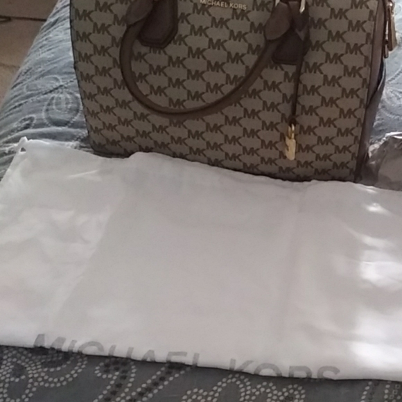 Michael Kors purse - Picture 5 of 6